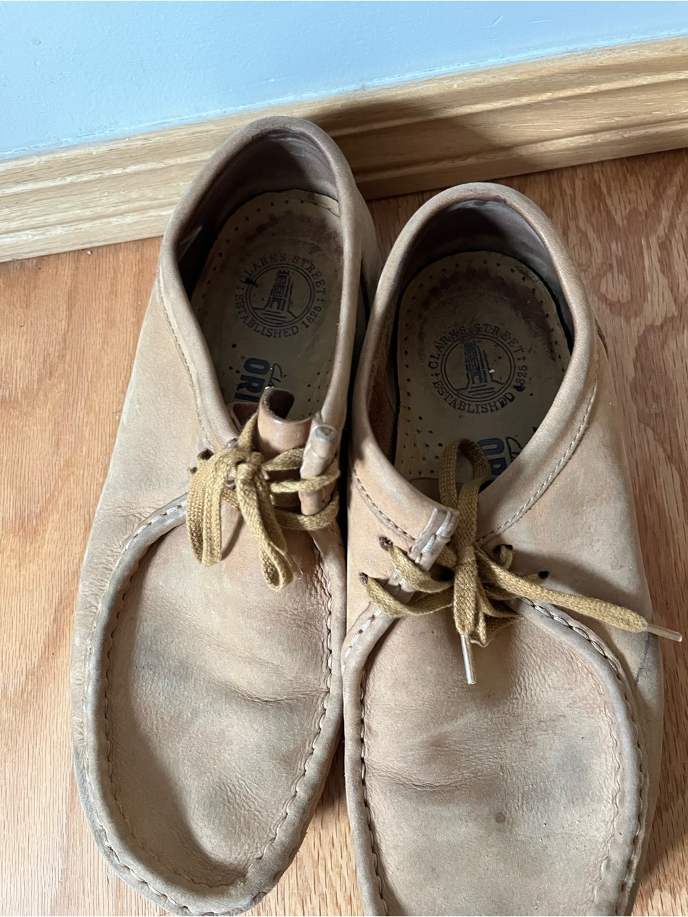 Clarks Men’s Tan Suede Chukka-Style Lace-Up Boots